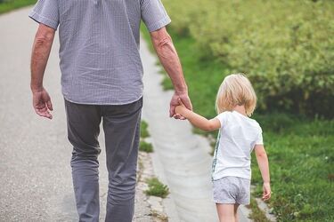 Żeby dzieci nie odziedziczyły biedy. Są pieniądze na program wsparcia rodzin