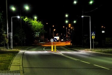 Na 26 przejściach dla pieszych zamontują dodatkowe oświetlenie. W grudniu