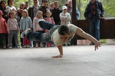 Stypendia marszałka dla uzdolnionych uczniów. 70 osób będzie otrzymywało co miesiąc 250 zł