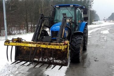 Ulicą Ciołkowskiego jechał ciągnik bez tablic rejestracyjnych, za to z pijanym kierowcą