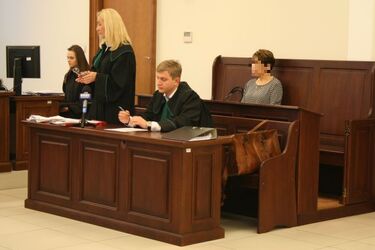 Lekarka z pogotowia oskarżona jest o to, że pominęła wynik EKG. Ostatecznie pacjent zmarł