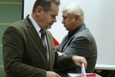 Starosta zostaje. Nadal jednak nie ma budżetu powiatu na 2017 rok