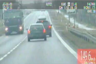 Policjanci nagrali pirata, który przekroczył prędkość o ponad 80 km/h [WIDEO]