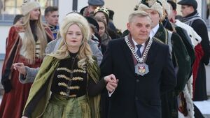 Miejska studniówka 2017. Maturzyści zatańczyli poloneza na Rynku Kościuszki [ZDJĘCIA]