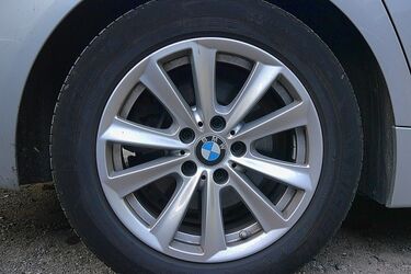 Szalał swoim bmw, ale do czasu. Dostał 500 zł mandatu i na razie pożegna się z "prawkiem"