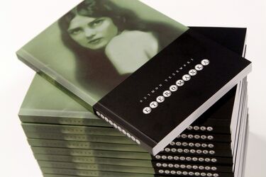 Błyskotliwy pomysł, ciekawa intryga. Akcja tej książki dzieje się na Podlasiu