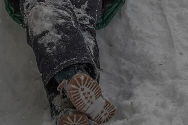 Jeden nie wiedział, gdzie się znajduje, drugi wybrał się na spacer po torach