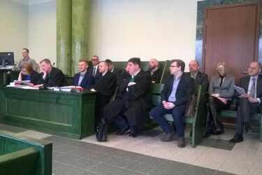 Urzędnicy stanęli przed sądem za m.in. bezprawne zabranie drogich telefonów