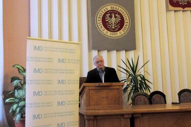 Włodzimierza Cimoszewicza słuchało 200 osób. Rozpoczął się Festiwal Dyplomatyczny