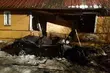 Samochód uderzył w dom, 2 mężczyzn nie żyje. Policja szuka świadków wypadku