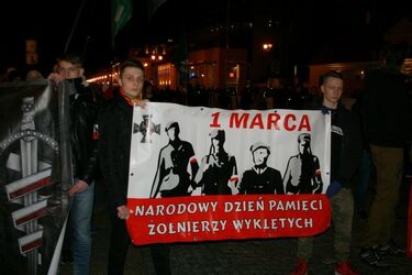 Kilkaset osób przemaszerowało przez miasto. Uhonorowali pamięć Żołnierzy Wyklętych. 