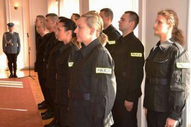 W Białymstoku ślubowało 12 nowych policjantów