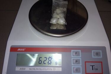 Kobieta przyszła do jednego z osadzonych. Funkcjonariuszki przejrzały jej zamiary