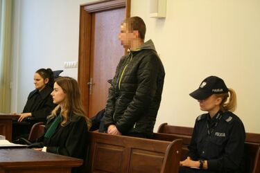 Alkohol i "delirka" miały spowodować to, że 23-latek dźgnął nożem własną matkę