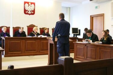 Syn miał dźgnąć nożem własną matkę. Świadkowie opisali okoliczności zdarzenia