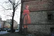 Dziewczynka robiąca na drutach. Nowa akcja w przestrzeni miasta