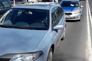 Ul. Sienkiewicza. Mężczyzna zauważył dziwnie poruszające się auto