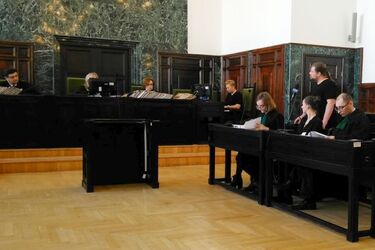 Zeznania dyrektora teatru oskarżonego o oszustwa finansowe na dużą skalę