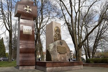 Odsłonięcie krzyża w Dzień Pamięci Ofiar Zbrodni Katyńskiej