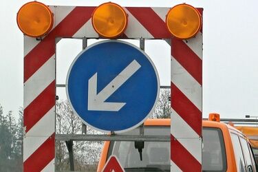 Ruch wahadłowy, zawężenie jezdni i zamknięty most. W mieście są kolejne utrudnienia