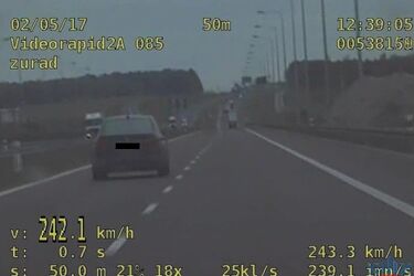 Gnał z prędkością 242 km/h. Wiózł żonę i dwójkę dzieci