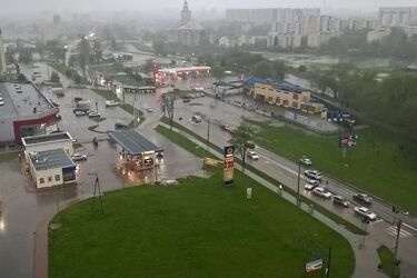 Po burzy nie zawsze wychodzi słońce. Gdzie leży wina za paraliż miasta?
