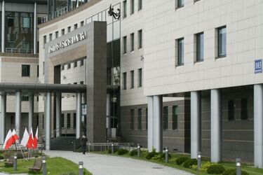 26-latek w kajdankach uciekł konwojentom. Policjanci zostali uniewinnieni