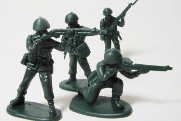 Dwie twarze: Nowe siły zbrojne w Białymstoku – straż miejska ma konkurencję? [FELIETON]