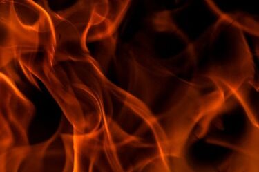 Człowiek spłonął w samochodzie