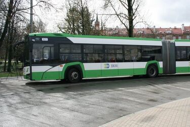 Dodatkowe linie na mecz, ale też utrudnienia i zmiany tras autobusów