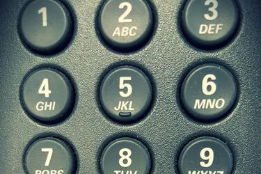 Oszuści po raz kolejny chcą wyłudzić pieniądze. Informują o atakach hakerskich