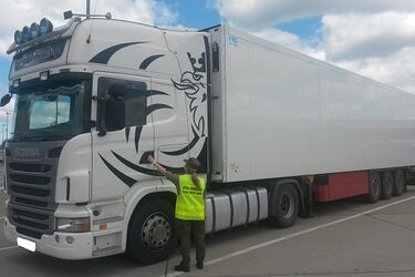 Białorusin próbował wywieźć z Polski samochód ciężarowy z naczepą