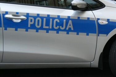 30-latek leżał przy skrzyżowaniu, nie oddychał. Na szczęście został uratowany