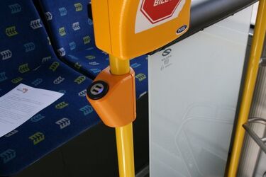 Już można doładować telefon w autobusach. Miasto zamontowało w nich gniazdka USB