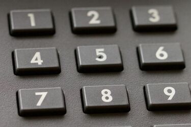 Haker włamał się na konto, policjant potrzebuje pieniędzy. Telefoniczni oszuści atakują