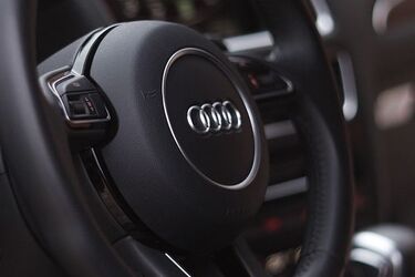 54-letni rowerzysta nie ustąpił pierwszeństwa audi. Zapłacił najwyższą cenę