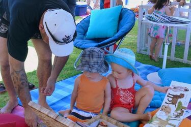 Plażowanie i czytanie. Dobry pomysł na wakacje