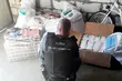 Ogród, kamienie i kostka brukowa. A w piwnicy - kontrabanda
