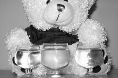 Młody ojciec spał pijany, a 4-latka wołała o pomoc na balkonie