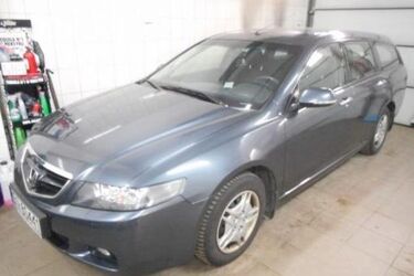 Politechnika wyprzedaje zbędny majątek. Do kupienia m.in. Honda Accord i laptopy