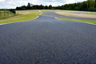 Budowa toru wychodzi na ostatnią prostą. Po wielu zakrętach