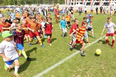 Przyjemne z pożytecznym. Stadion Miejski organizuje sportowe zajęcia dla dzieci