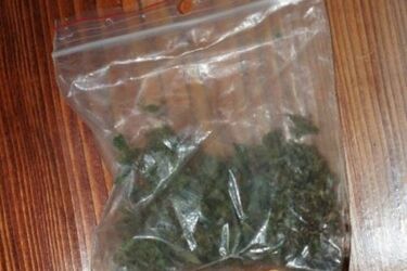 Koleżeńskie spotkanie przy narkotykach. Dwóch młodych mężczyzn zatrzymanych