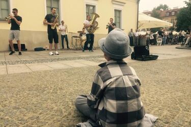 Dwie twarze: Zarabiaj sercem! [FELIETON]