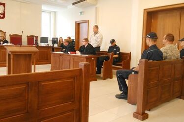 Na przystanku wyzywali młodego chłopaka z Bangladeszu. Napędzał ich alkohol