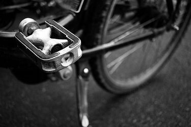 Pijana spadła z roweru. Twierdziła, że ktoś ją potrącił