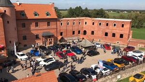 II Podlaskie Auto Cafe. Mury zamku w Tykocinie znów wypełniły się po brzegi [ZDJĘCIA]