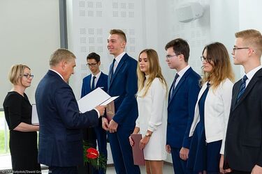 Zdolna młodzież doceniona. Prezydent przyznał stypendia