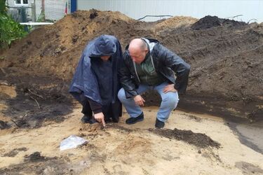 Ekshumacje przy Wysockiego. Odnaleziono szczątki ponad 20 osób oraz ich rzeczy