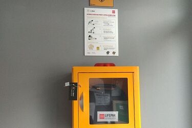 Na wypadek zawału i nie tylko. Automatyczne defibrylatory w podlaskiej firmie